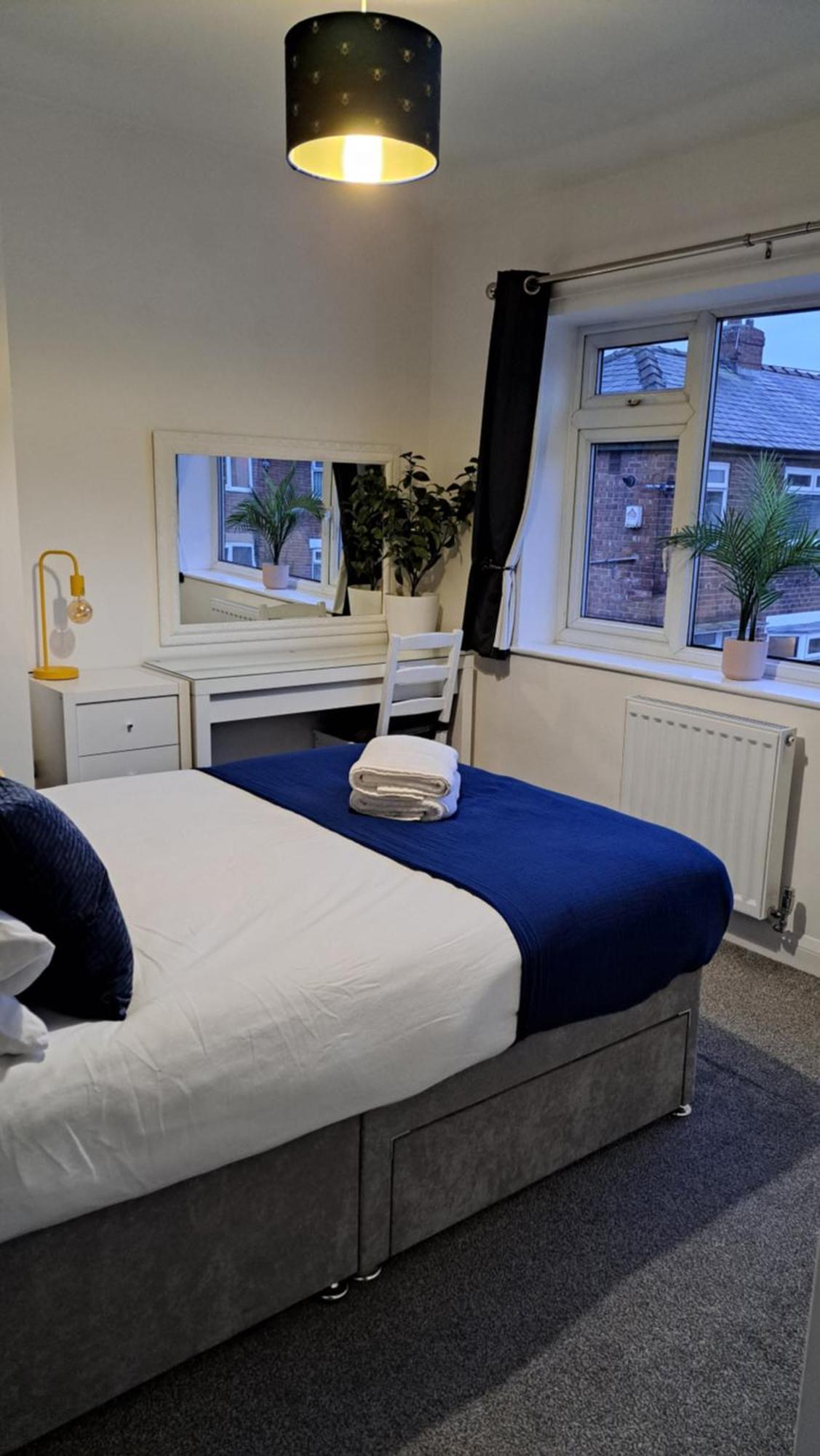 The Heart - Cosy 3 Bedroom House With Double Driveway And Garden In Manchester Exteriör bild