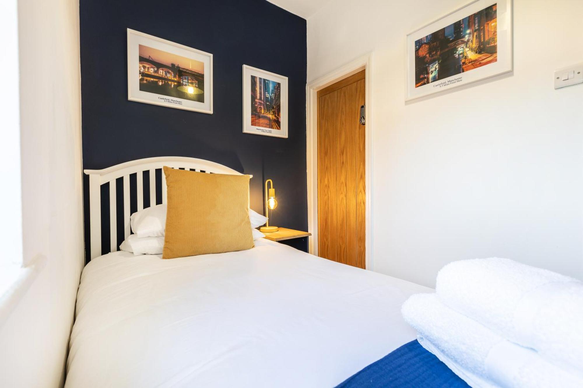 The Heart - Cosy 3 Bedroom House With Double Driveway And Garden In Manchester Exteriör bild