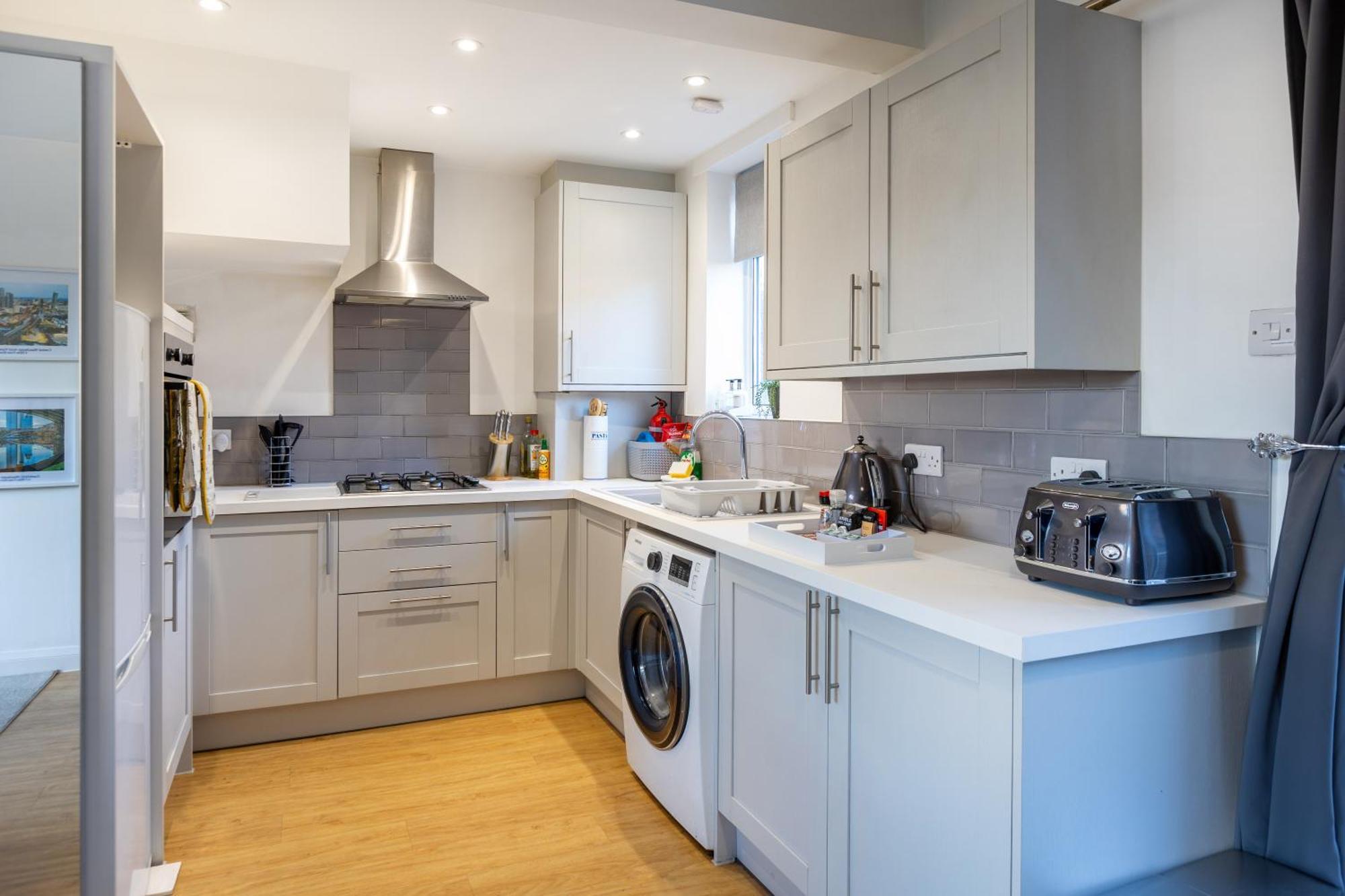 The Heart - Cosy 3 Bedroom House With Double Driveway And Garden In Manchester Exteriör bild