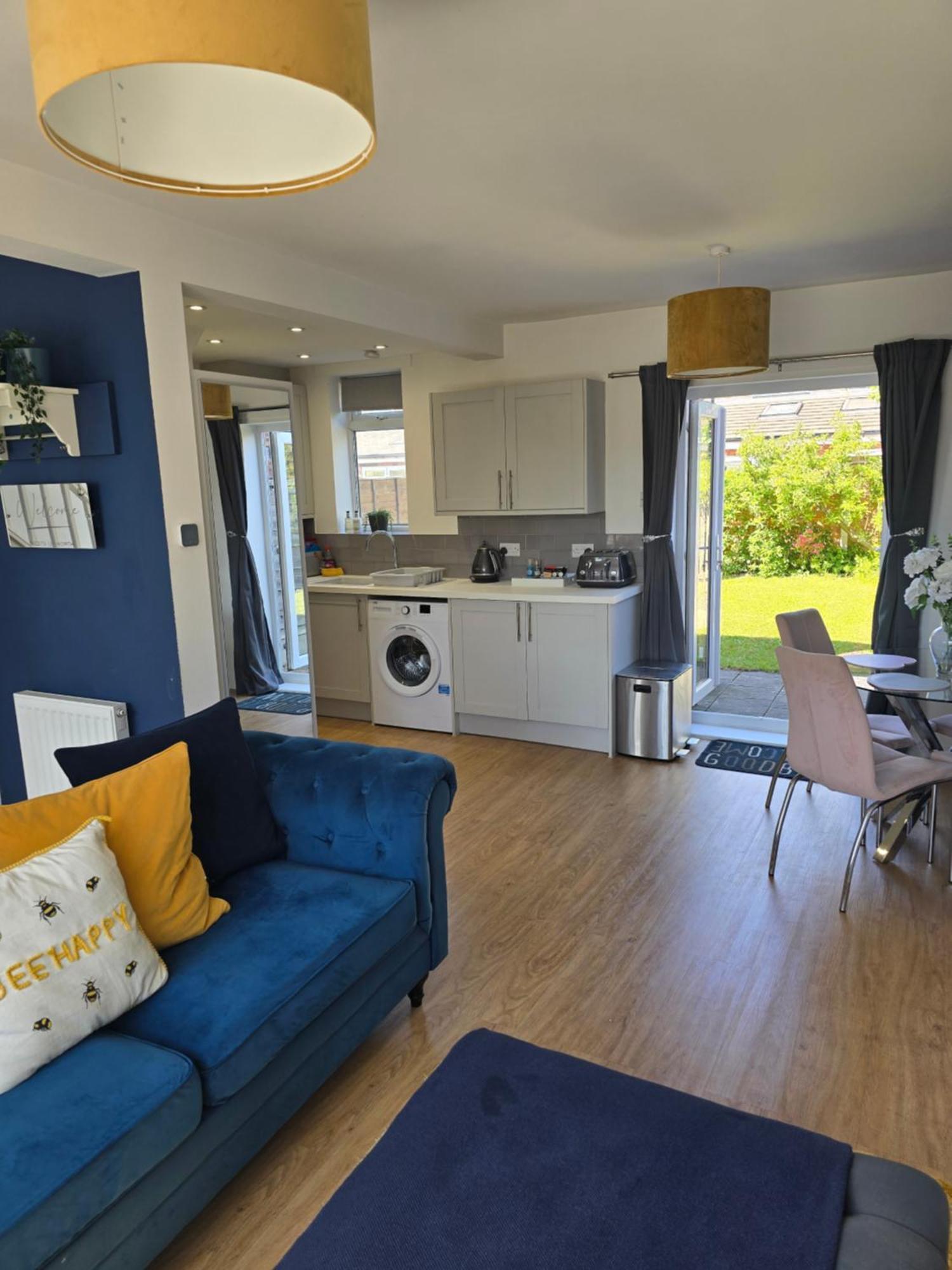 The Heart - Cosy 3 Bedroom House With Double Driveway And Garden In Manchester Exteriör bild
