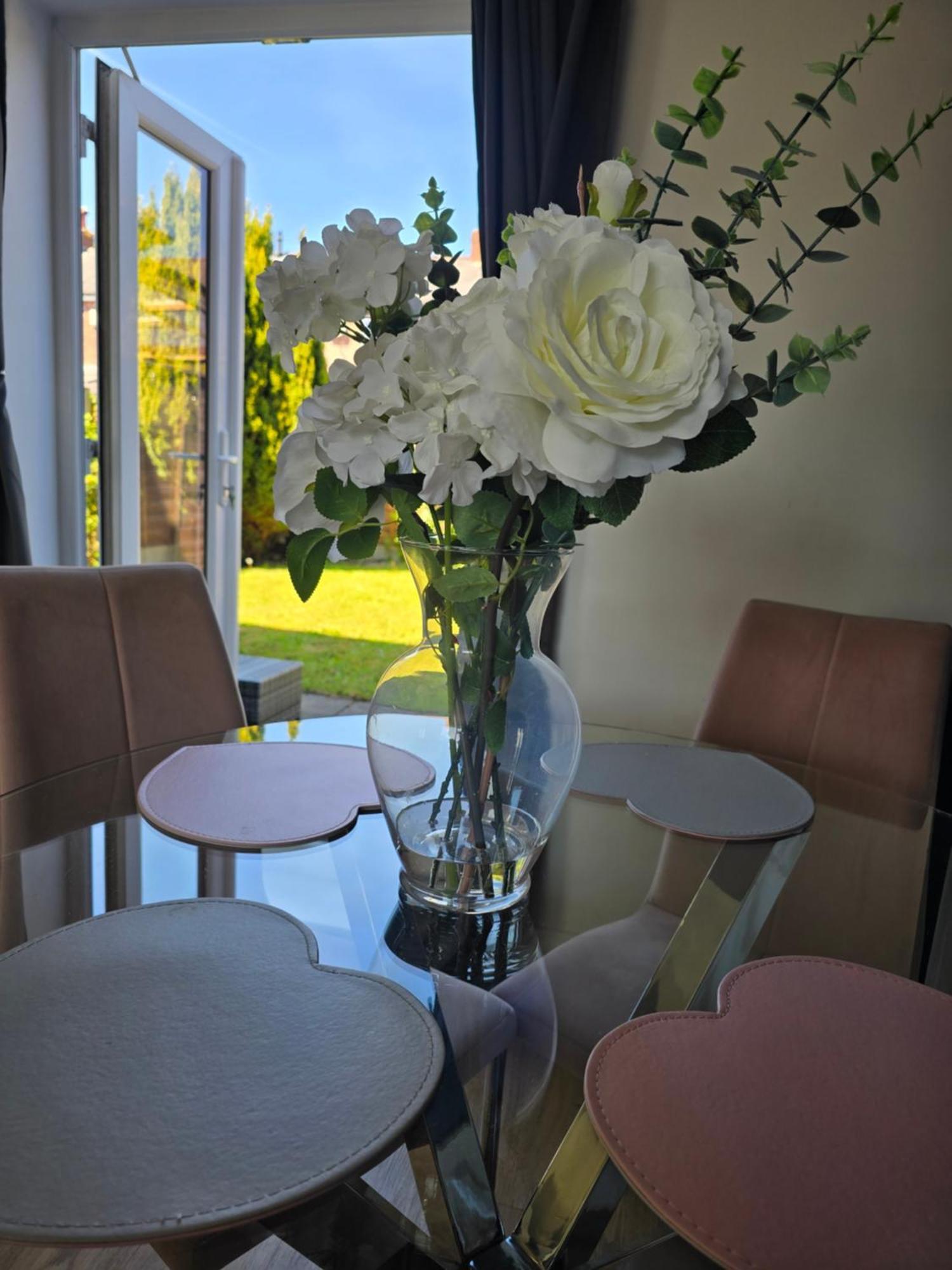 The Heart - Cosy 3 Bedroom House With Double Driveway And Garden In Manchester Exteriör bild