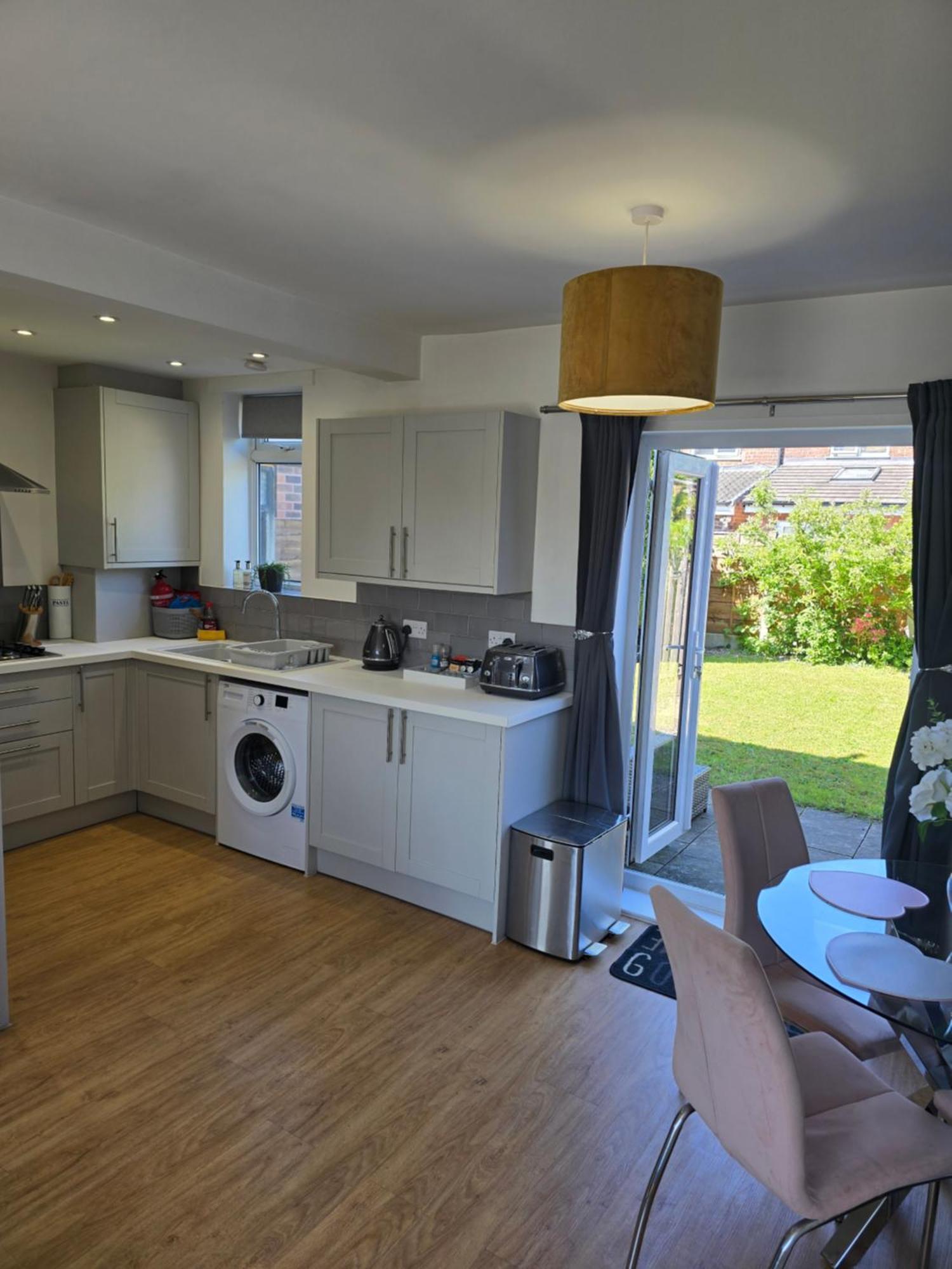 The Heart - Cosy 3 Bedroom House With Double Driveway And Garden In Manchester Exteriör bild